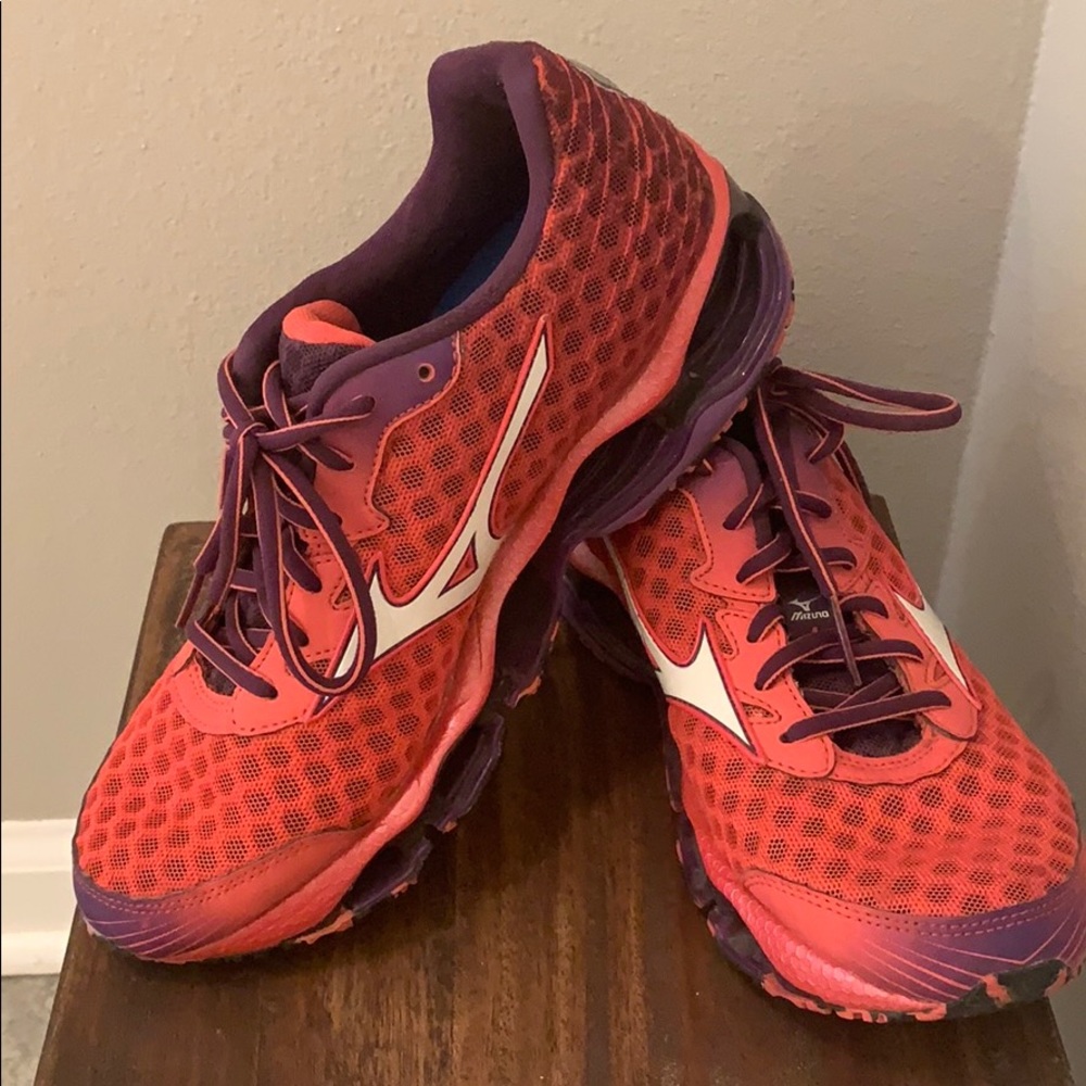 Women’s Mizuno Shoes - Size 8
